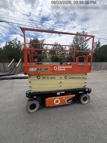 2022 JLG ES3246