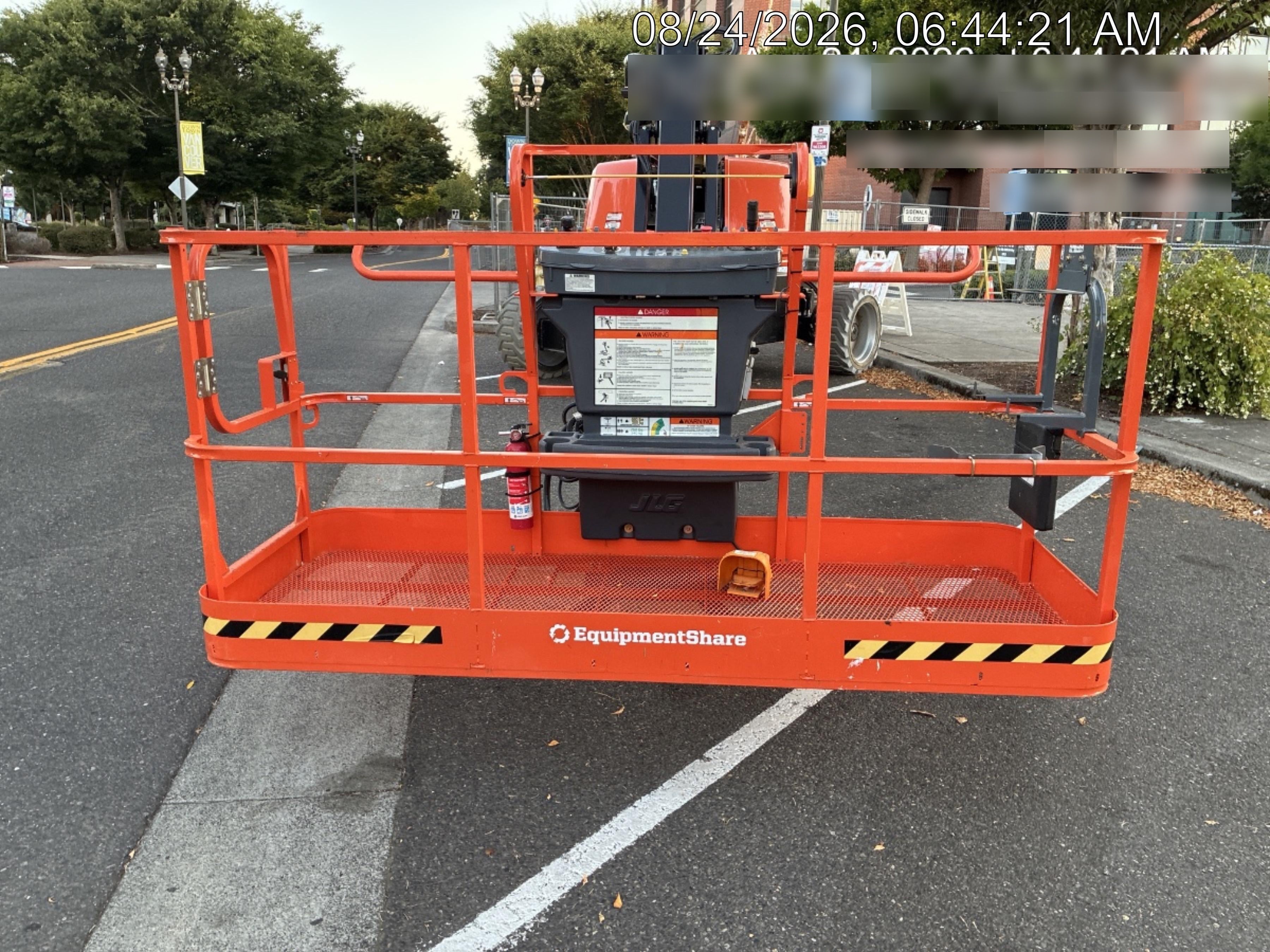 2025 JLG 660SJ