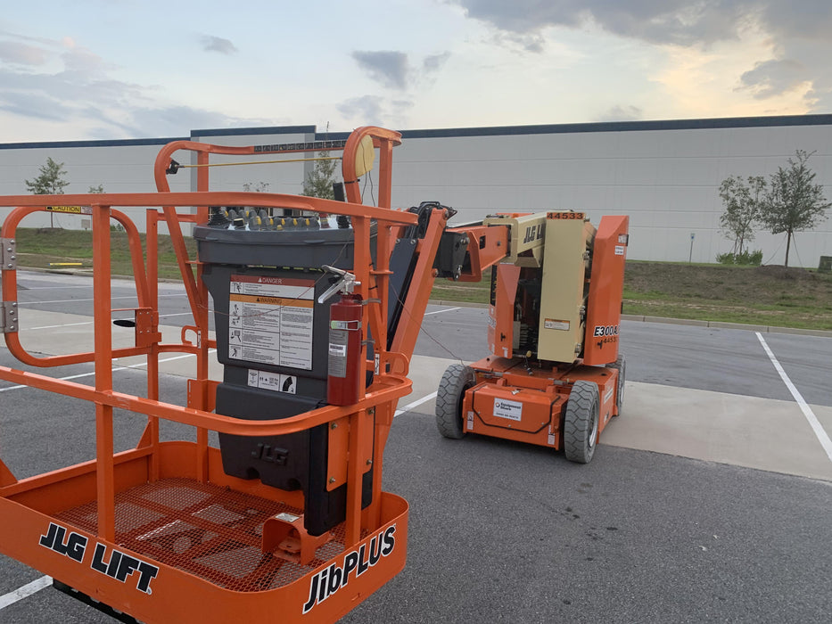 2019 JLG E300AJP
