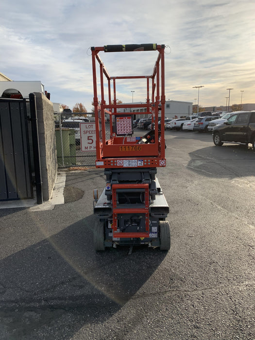 2020 Skyjack SJIII-3219 Solid NM Tires, Half height spring hinged entry gate, Dual Beacons, 800W Inverter