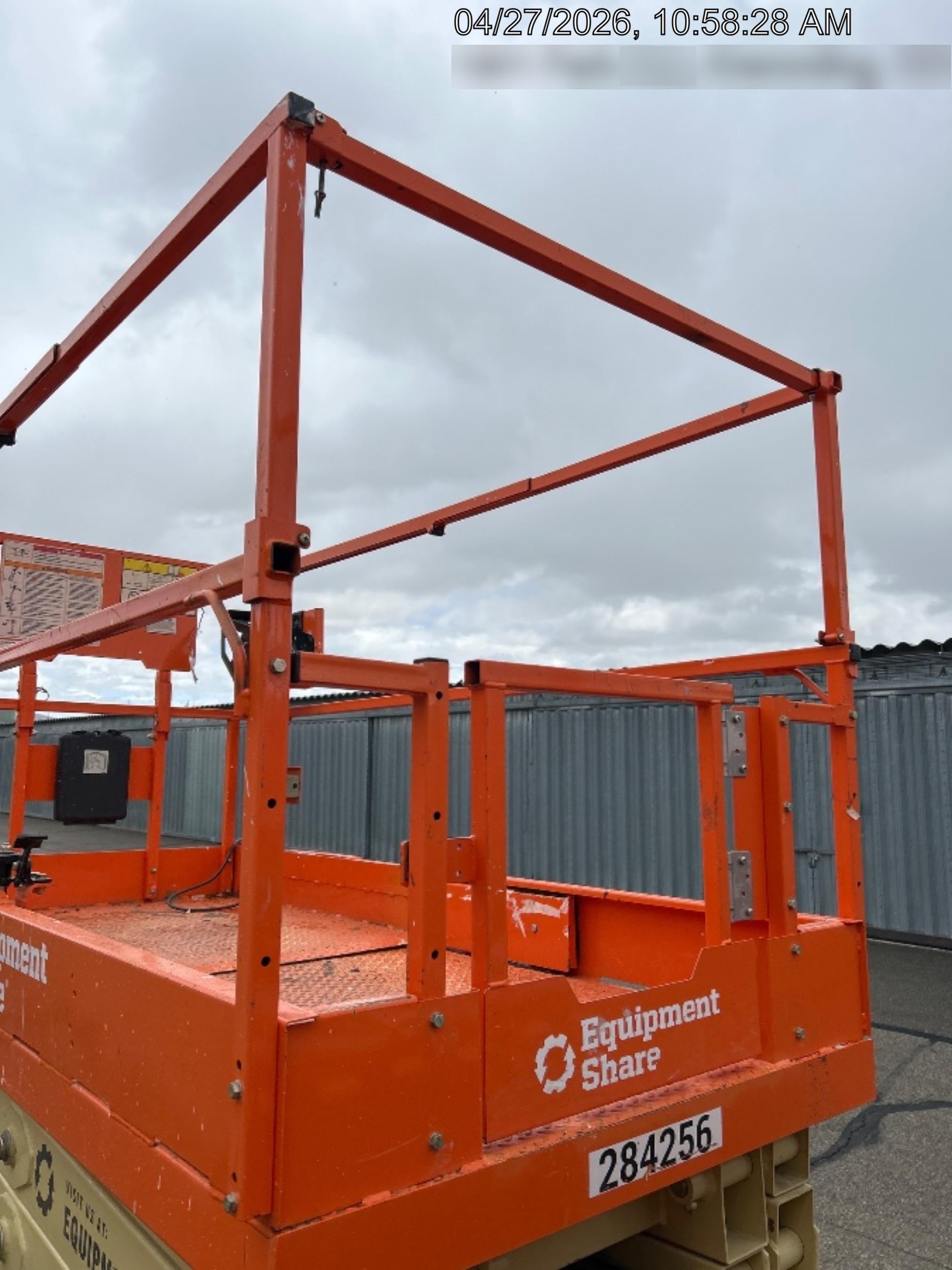 2022 JLG ES3246