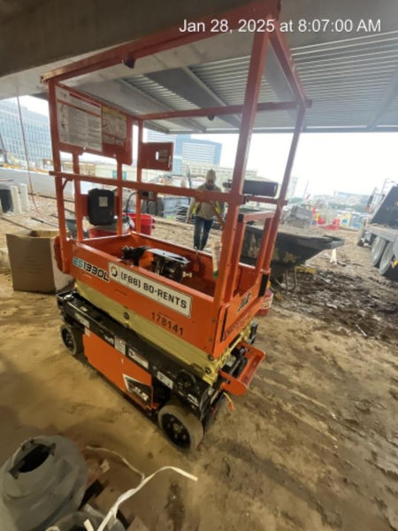 2021 JLG ES1330L