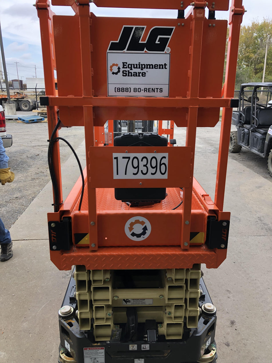 2021 JLG ES1932