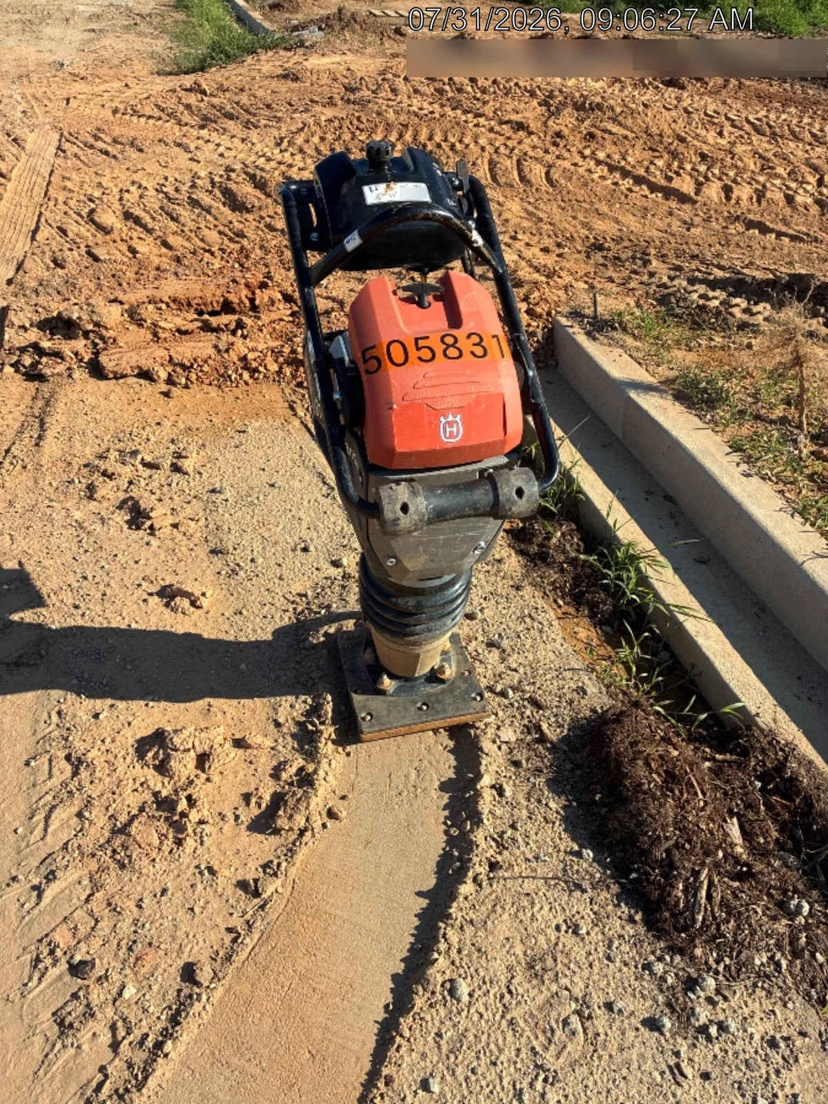 2025 HUSQVARNA LT6005