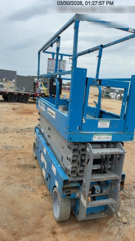 2019 Genie GS-2632 Folding rails with half height swing gate