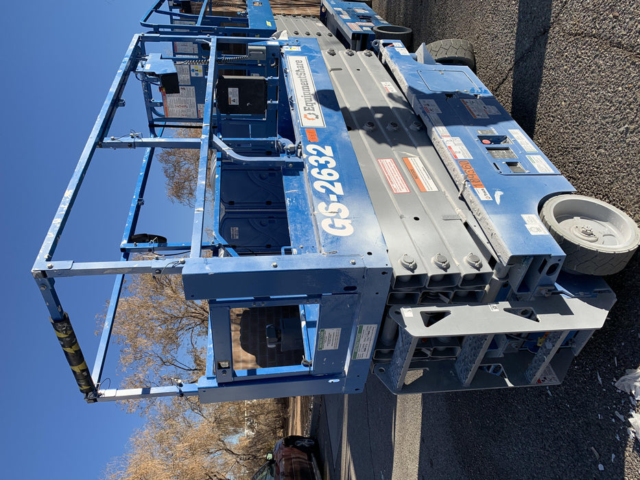 2020 Genie GS-2632 Solid NM Tires, Folding Rails with Half-Height Swing Gate, Beacon