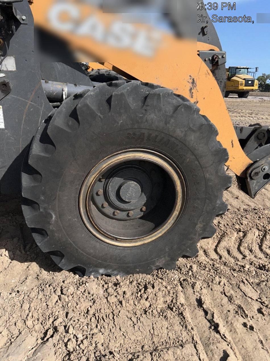 2018 Case 621G CLOSED CAB, 1 FUNCTION, JRB 416 STYLE HYD COUPLER
