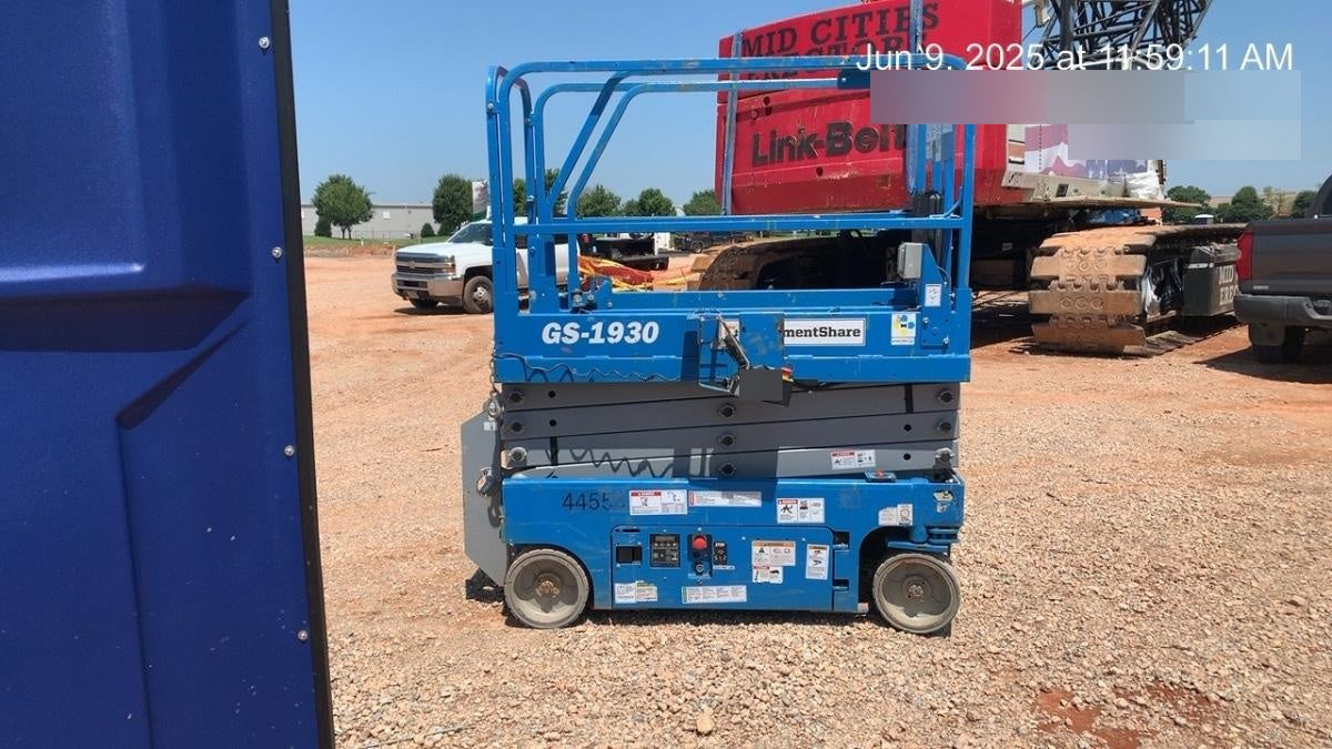 2019 Genie GS-1930 Fixed rails with chain Entry