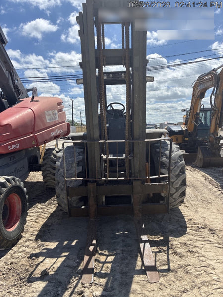 2019 CASE 588H