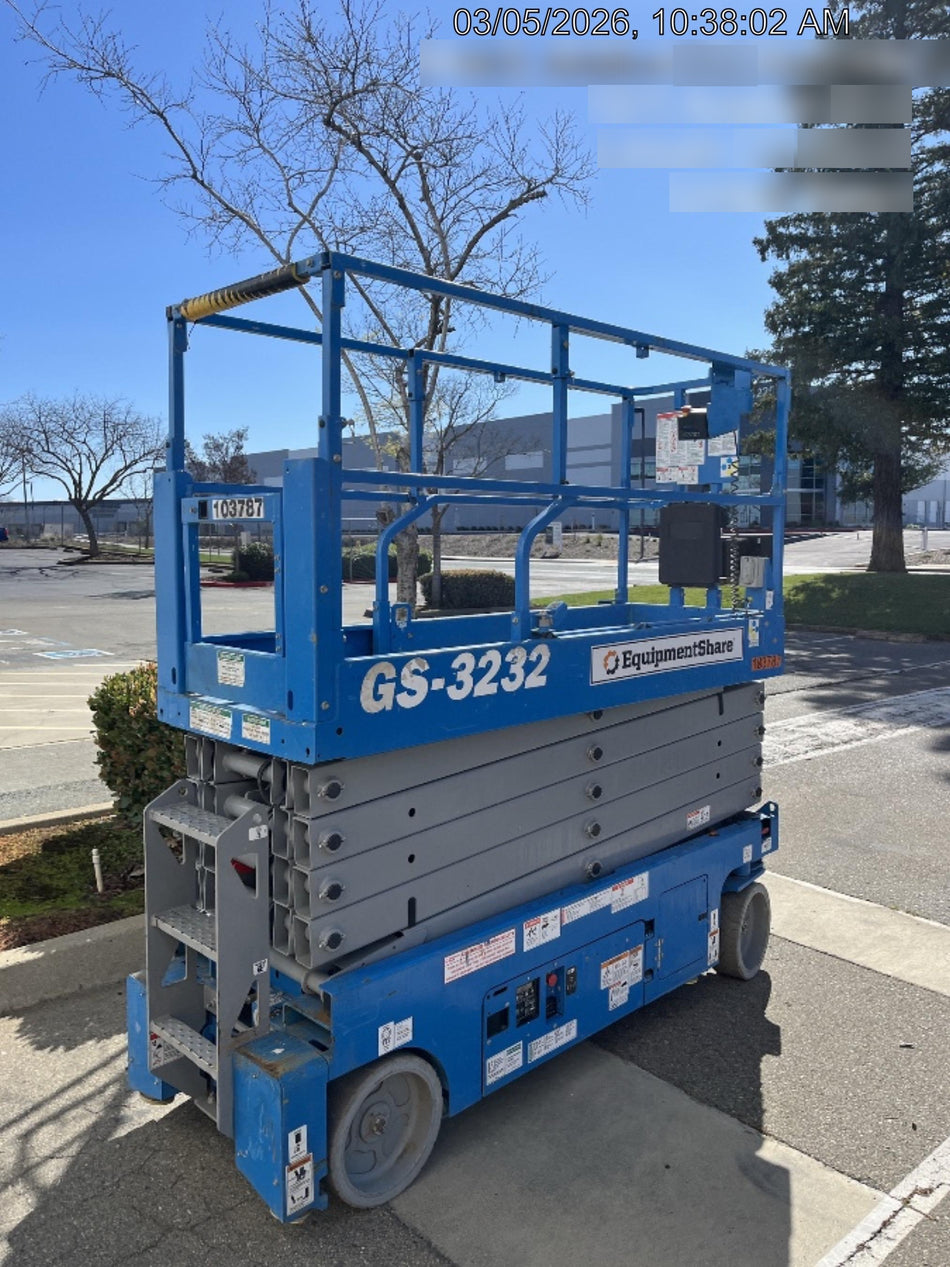 2020 Genie GS-3232 Standard, Folding half height swing gate, 800W Inverter