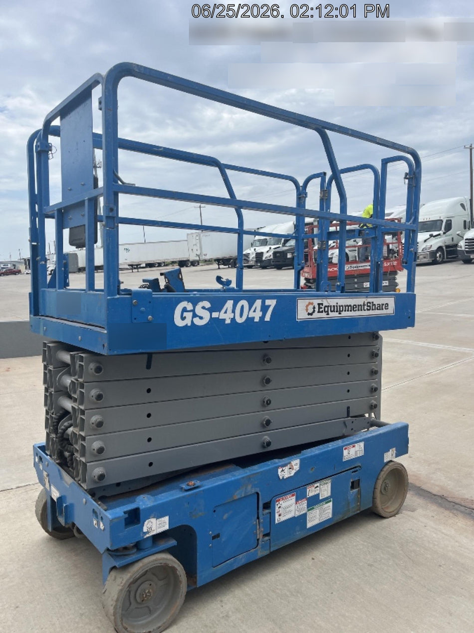 2019 Genie GS-4047 Folding rails with half height swing gate