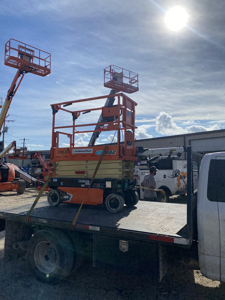 2021 JLG ES1932