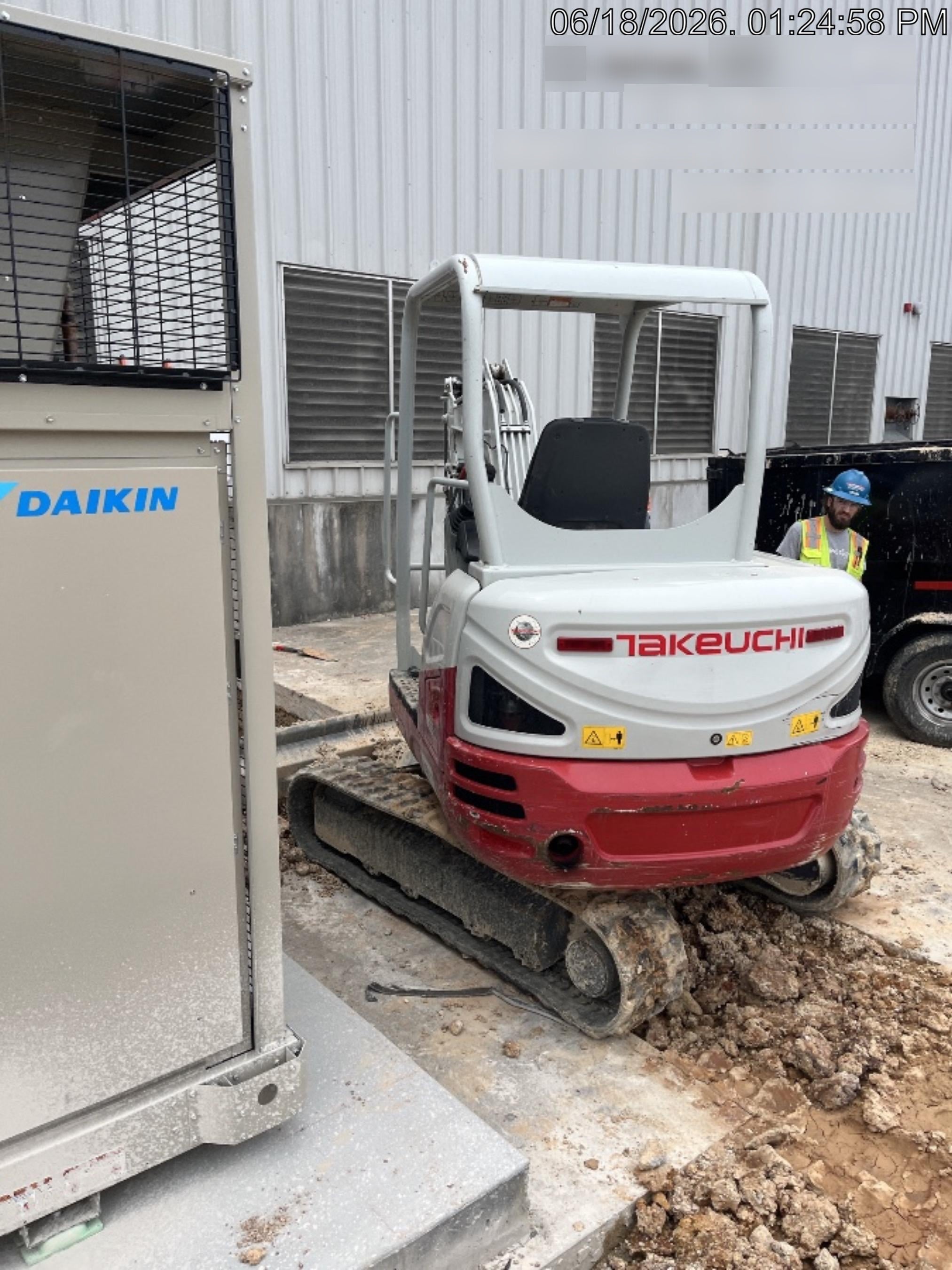 2022 TAKEUCHI TB235-2R