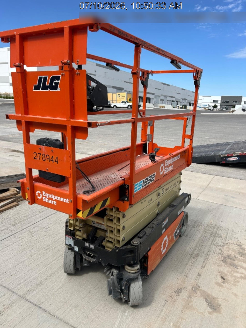 2022 JLG ES1932