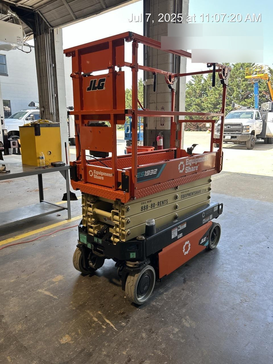 2025 JLG ES1932