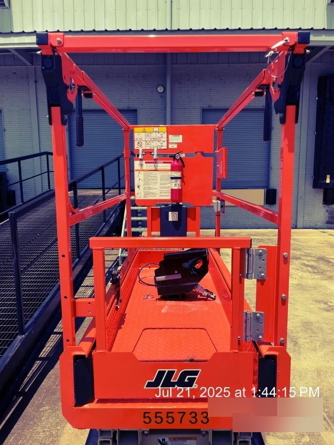 2025 JLG ES1932