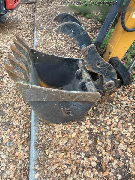 2025 TAKEUCHI 24" Bucket Takeuchi