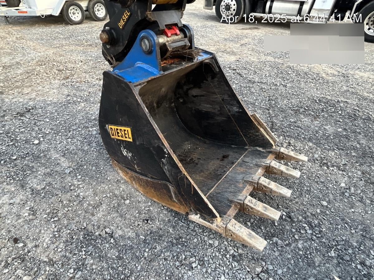 2024 DIESEL EQUIPMENT 36" 120CL Digging Bucket