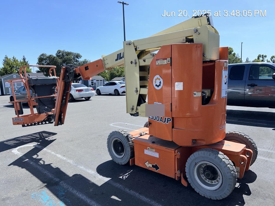 2020 JLG E300AJP