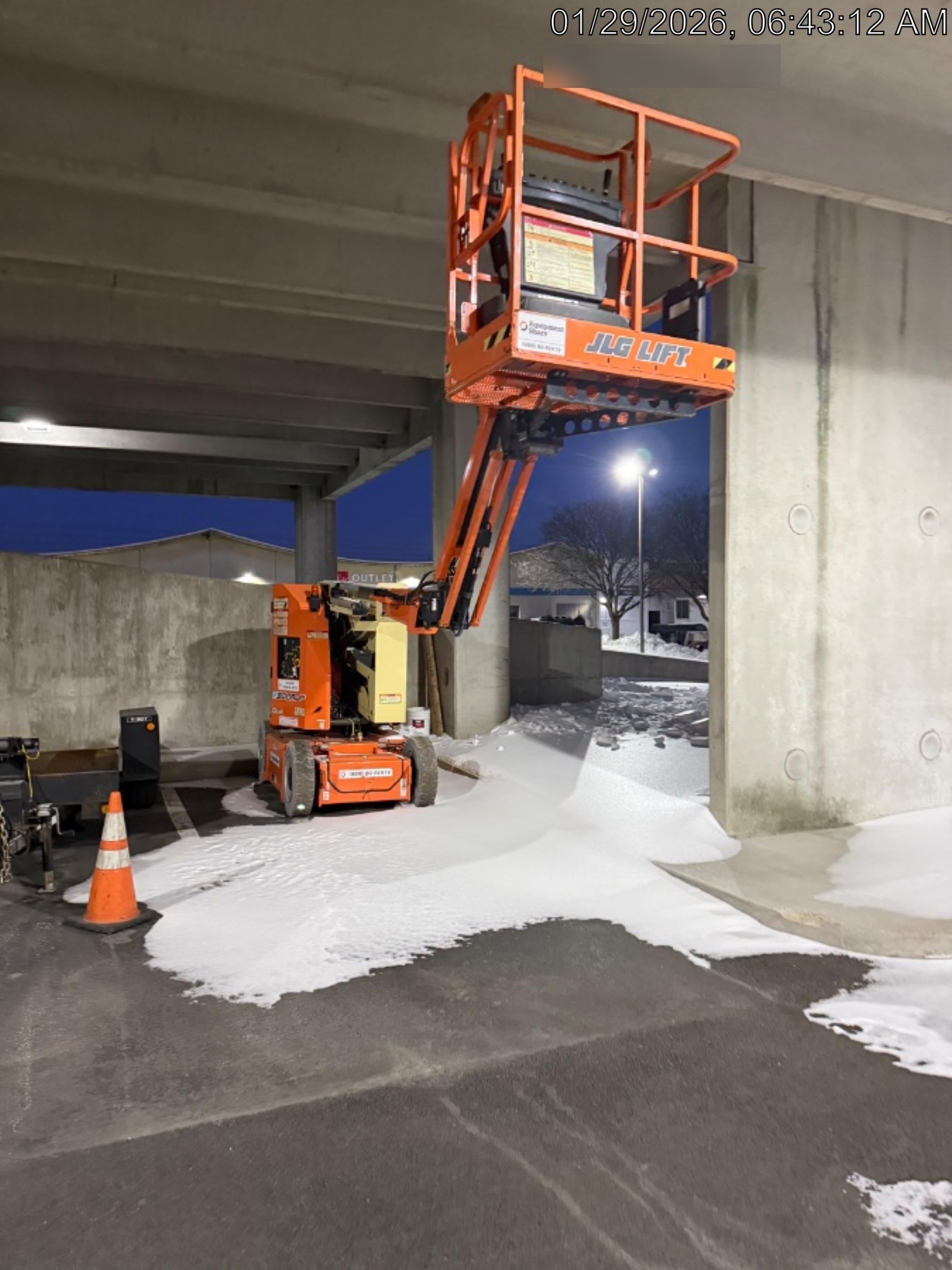 2022 JLG E300AJP