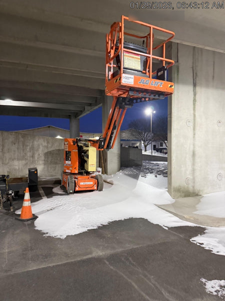 2022 JLG E300AJP