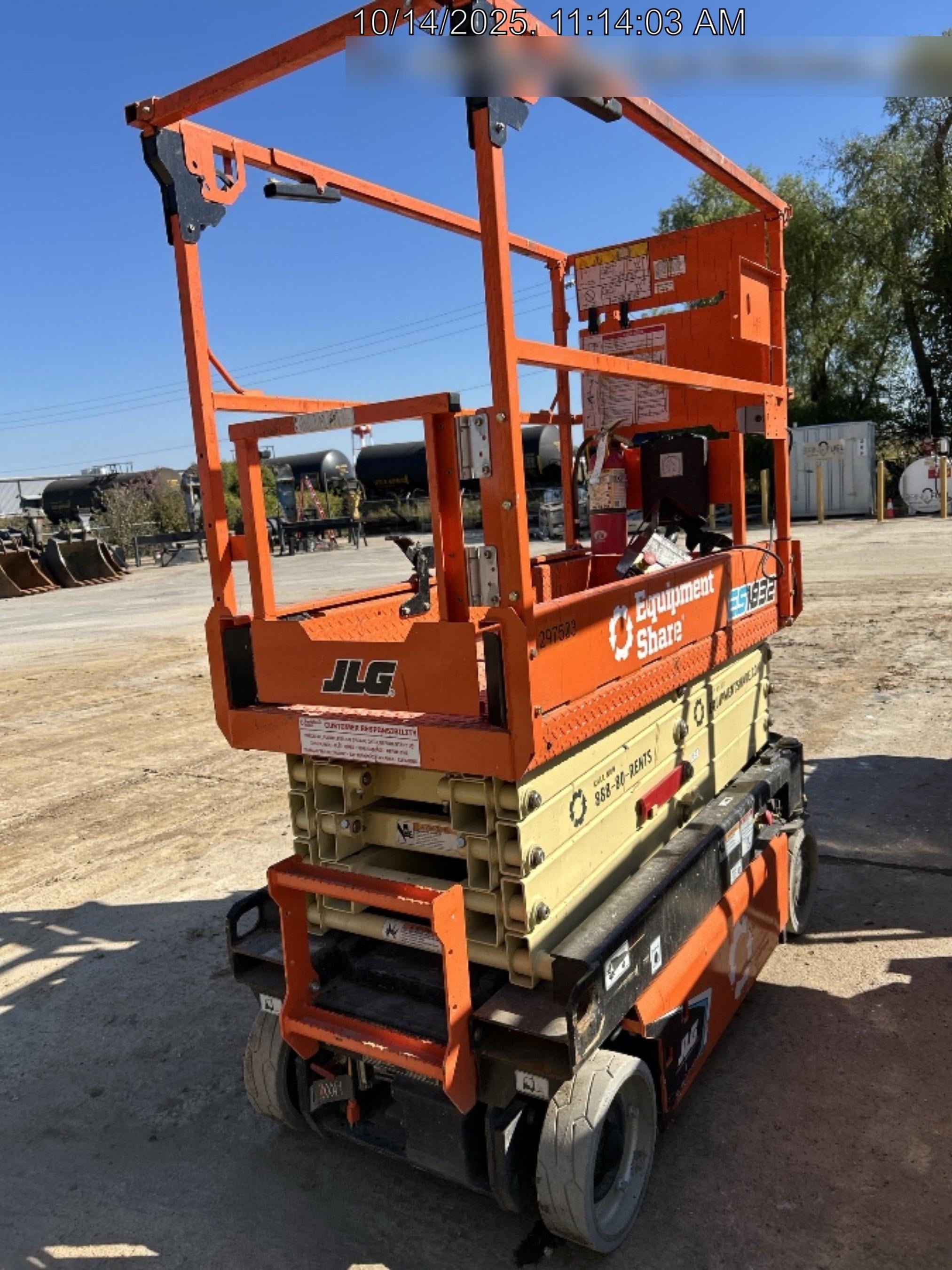 2023 JLG ES1932