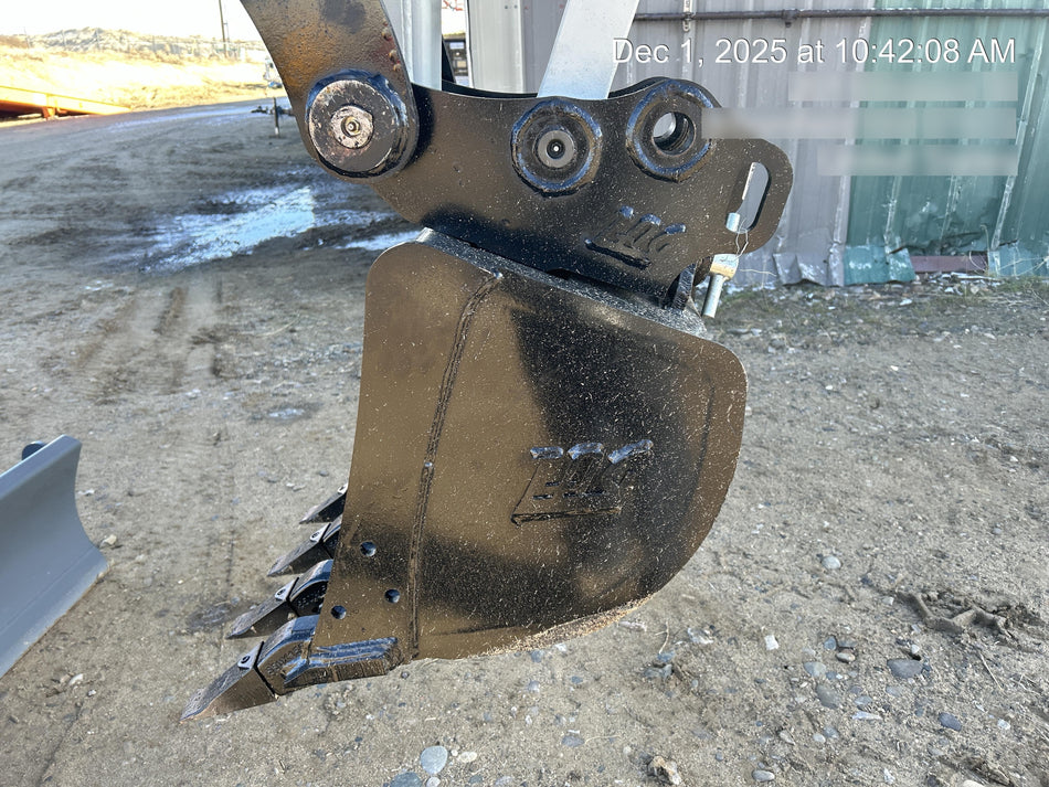 2025 TAKEUCHI 18" HD Bucket - Takeuchi