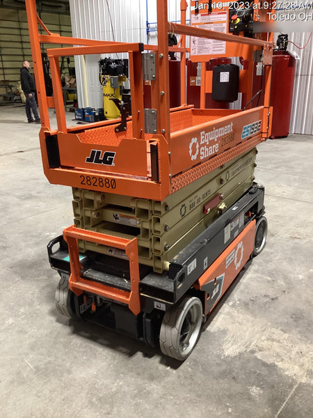 2022 JLG ES1932