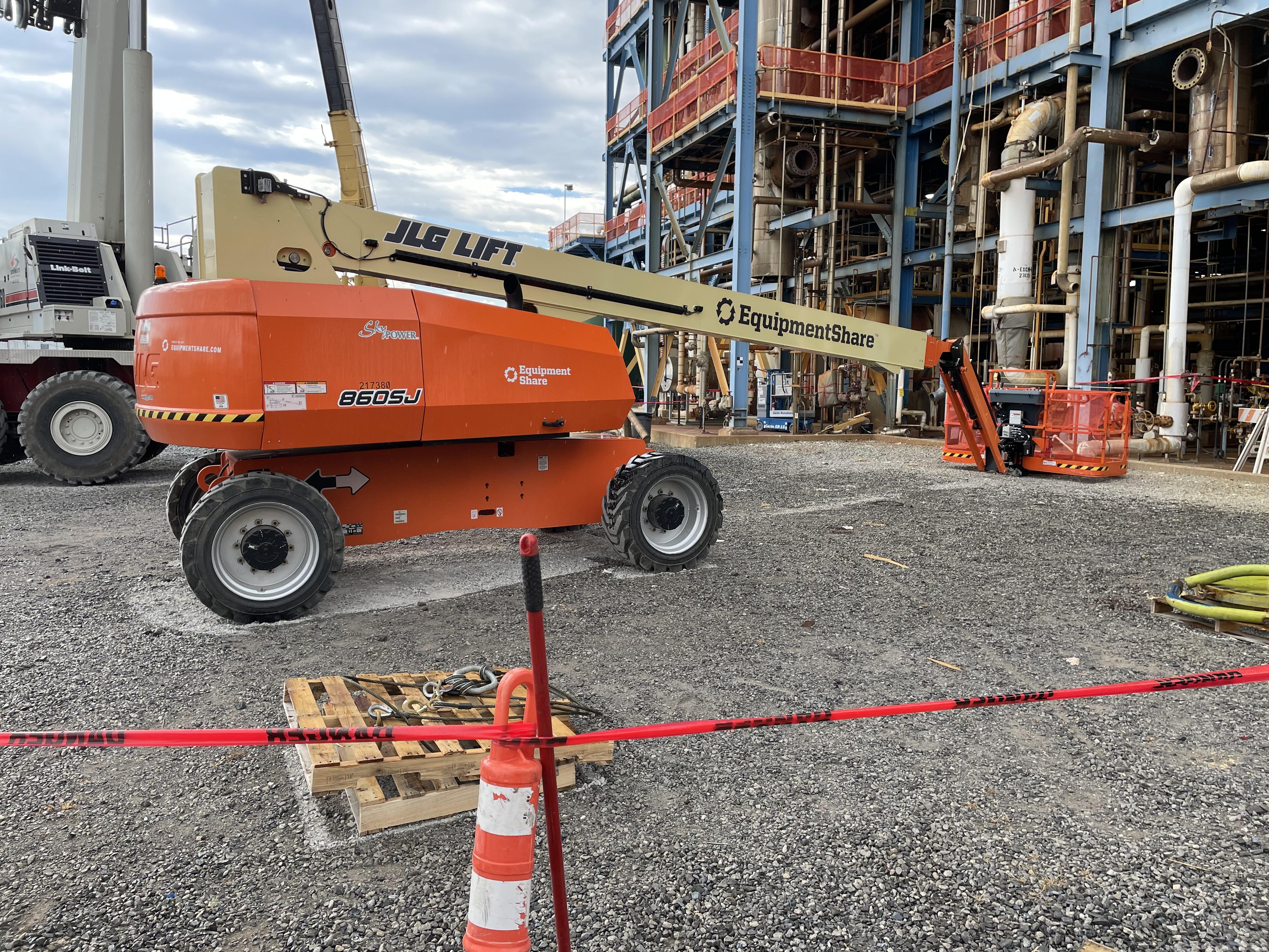 2022 JLG 860SJ