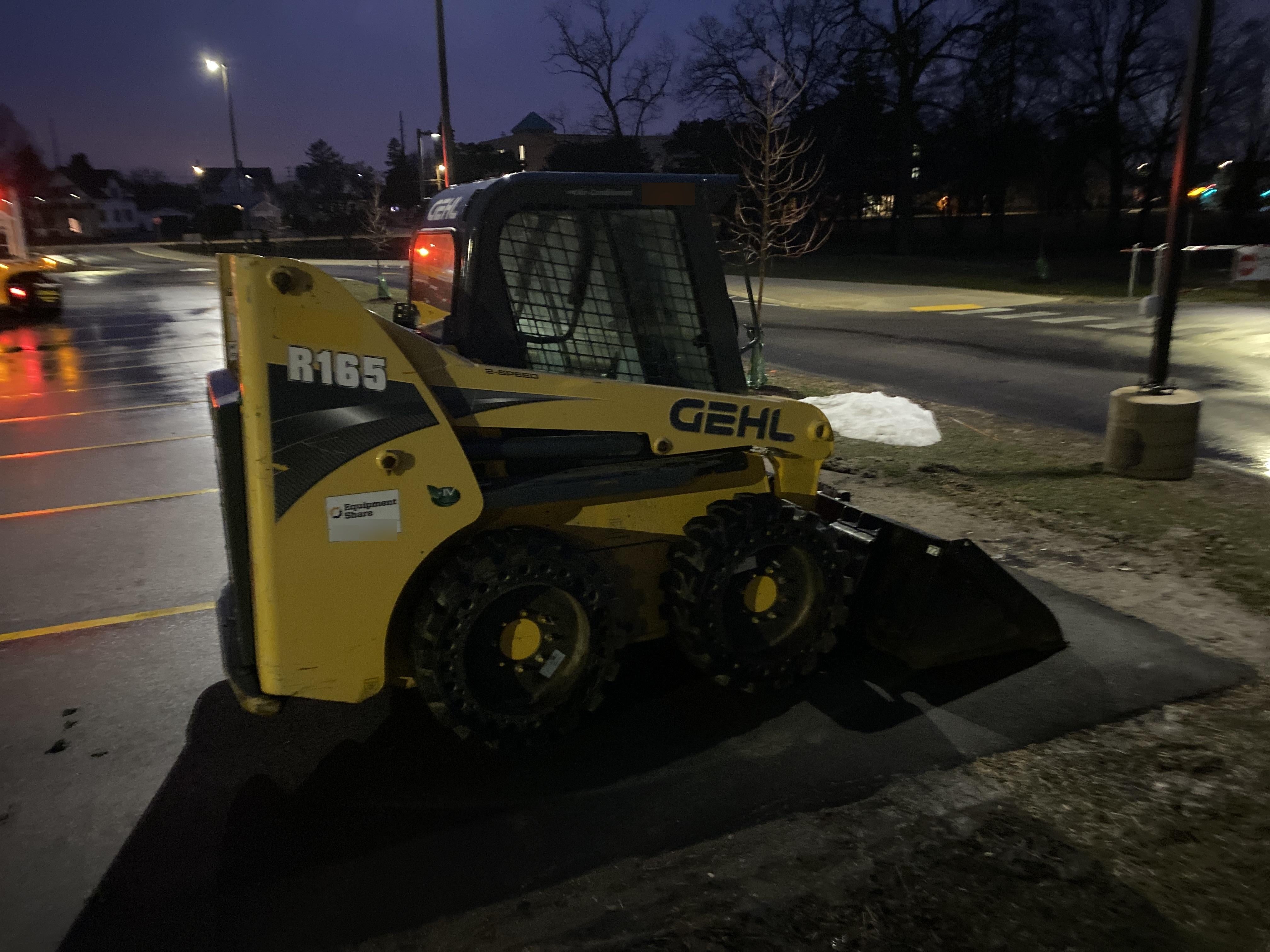 2016 GEHL R165
