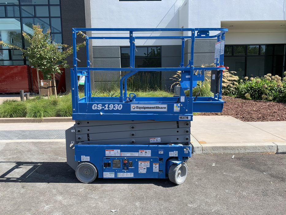 2020 Genie GS-1930 Solid Non Marking Tires, Beacon, Folding rails with half height swing gate, 800W Inverter