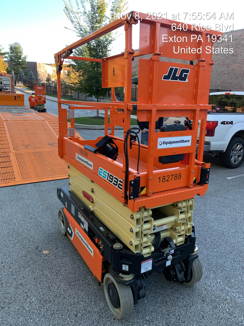 2021 JLG ES1932
