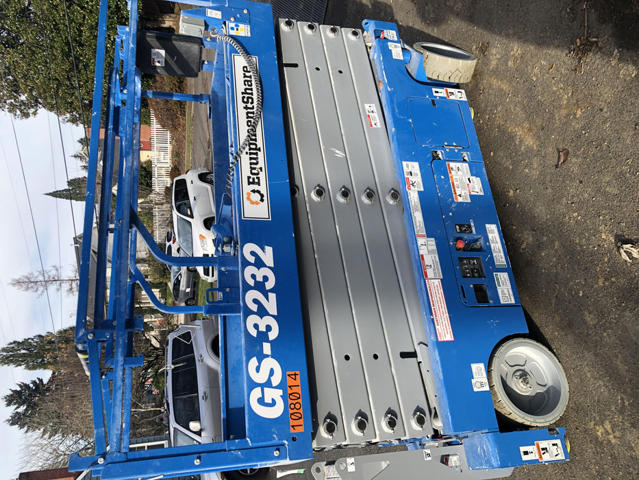 2020 Genie GS-3232 Standard, Folding half height swing gate, 800W Inverter