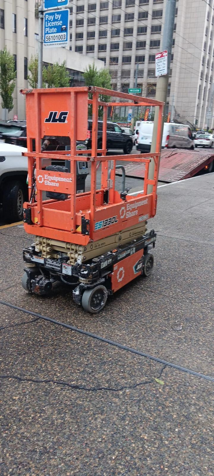 2022 JLG ES1330L