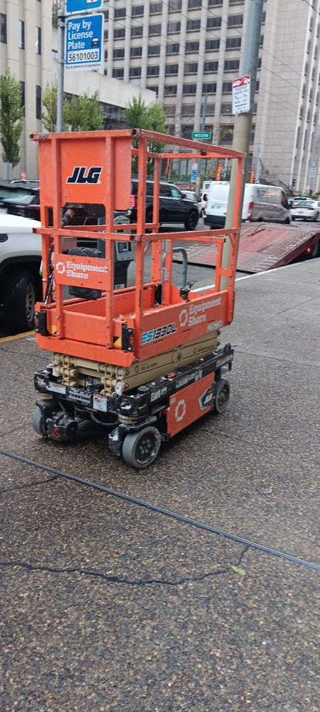 2022 JLG ES1330L