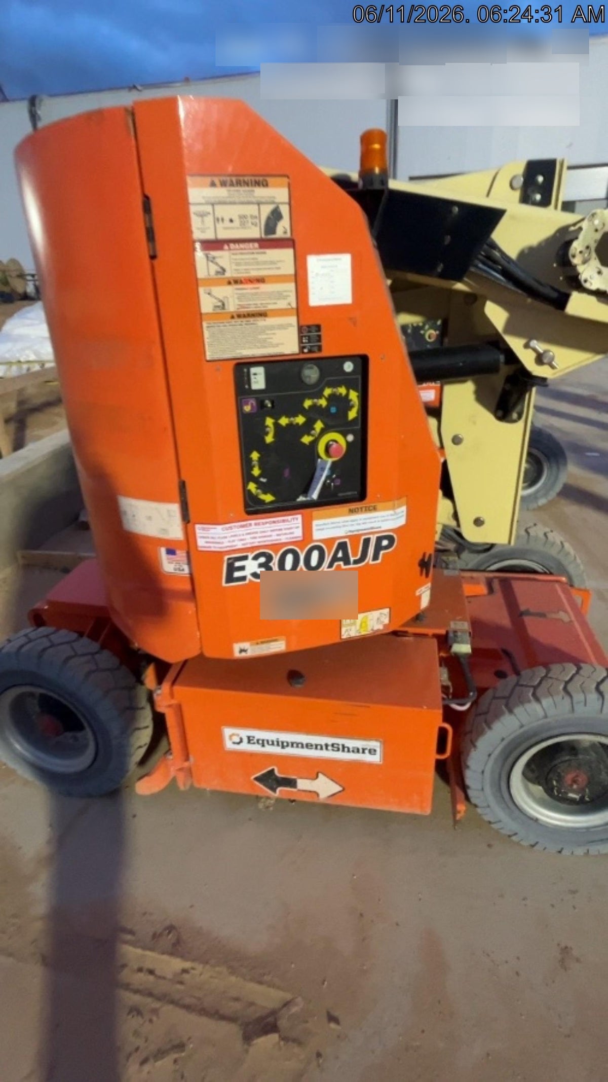 2019 JLG E300AJP