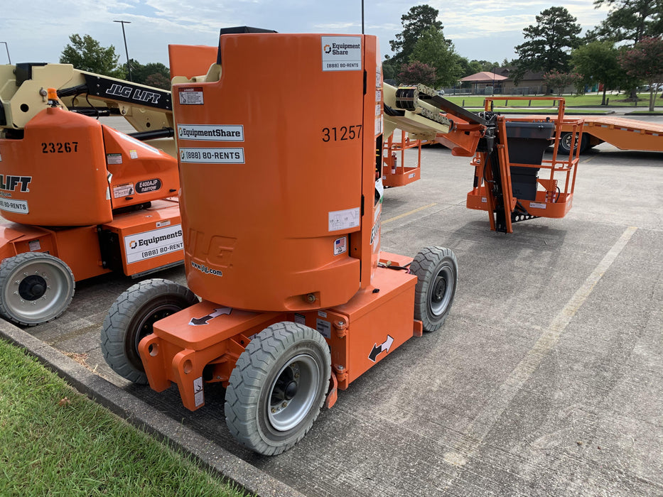 2019 JLG E300AJP