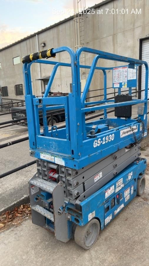 2019 Genie GS-1930 Half Height Swing Gate, 800W Inverter