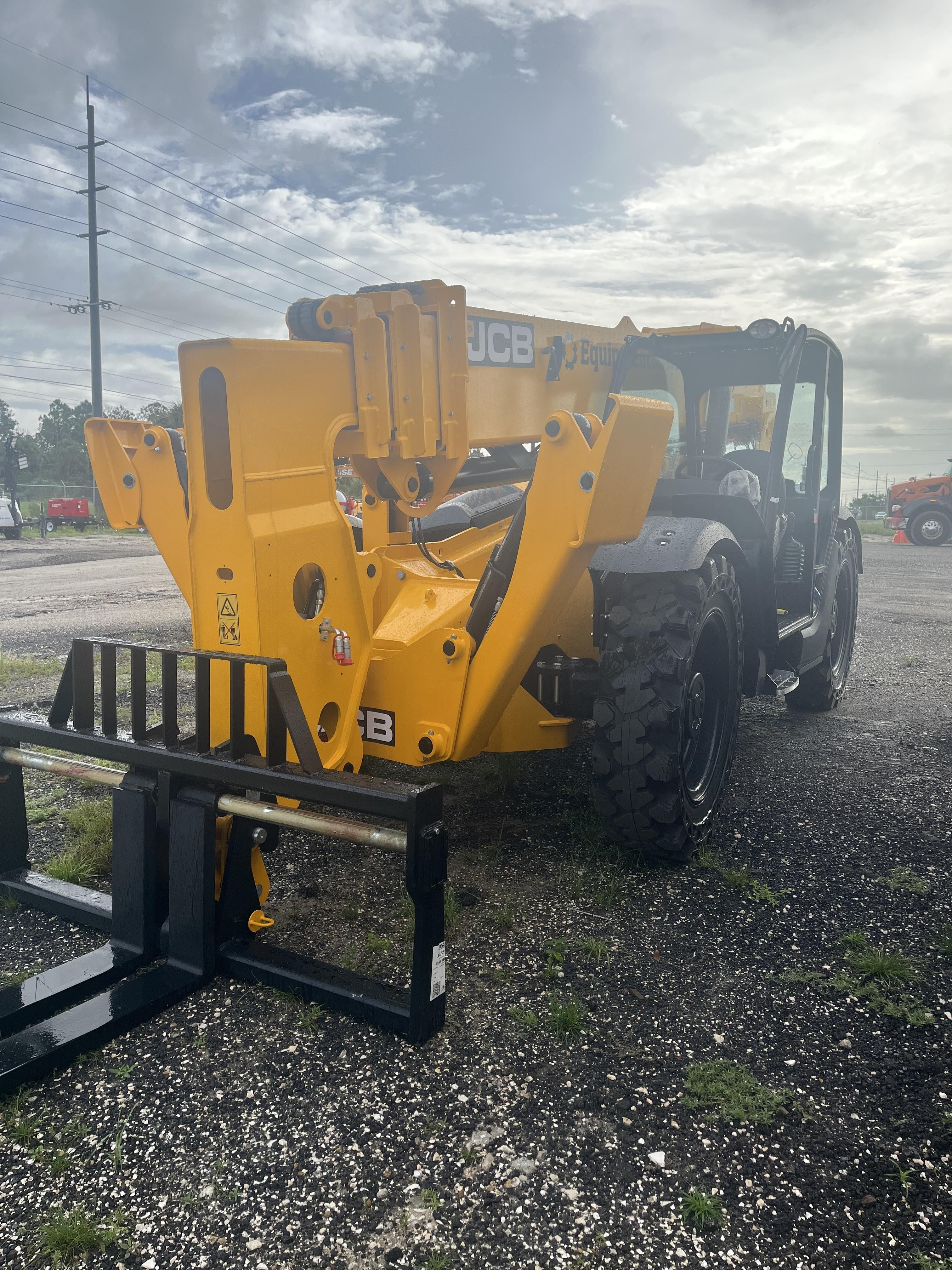 2025 JCB 510-56