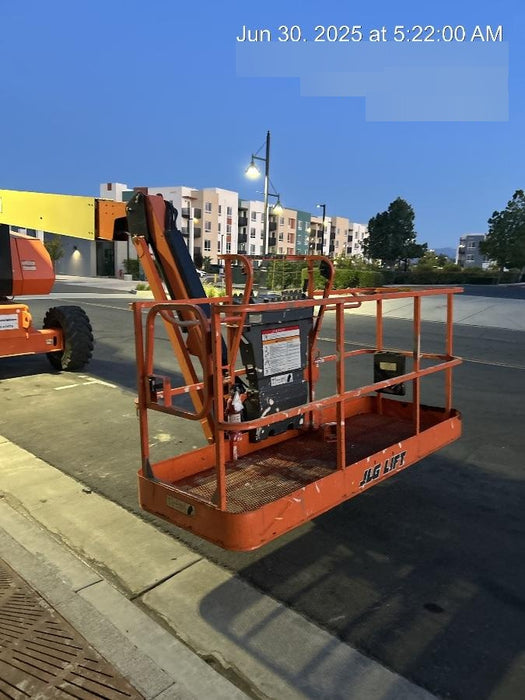 2020 JLG 800AJ