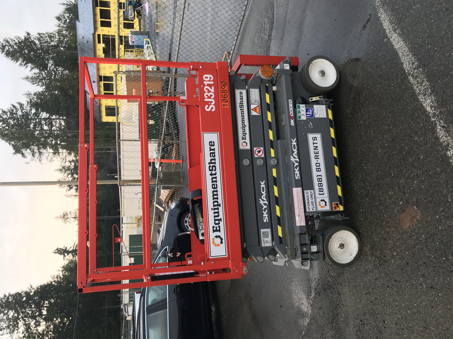 2020 Skyjack SJIII-3219 Solid NM Tires, Half height spring hinged entry gate, Dual Beacons, 800W Inverter