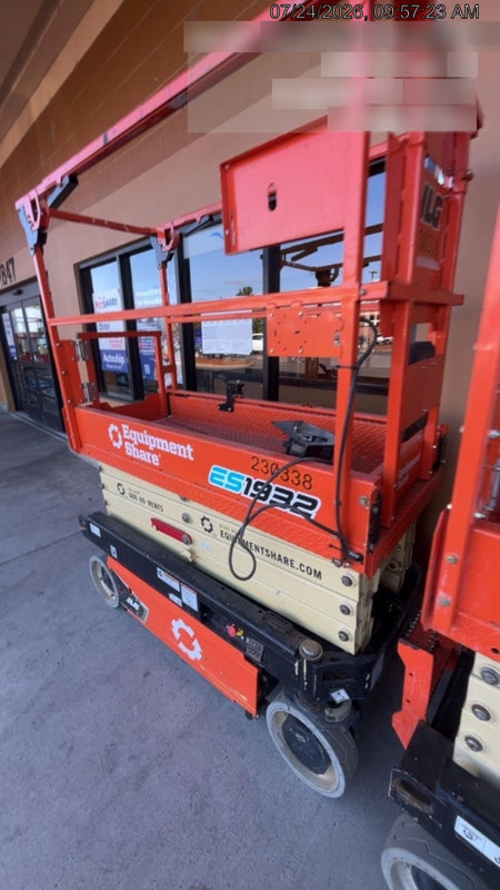 2022 JLG ES1932