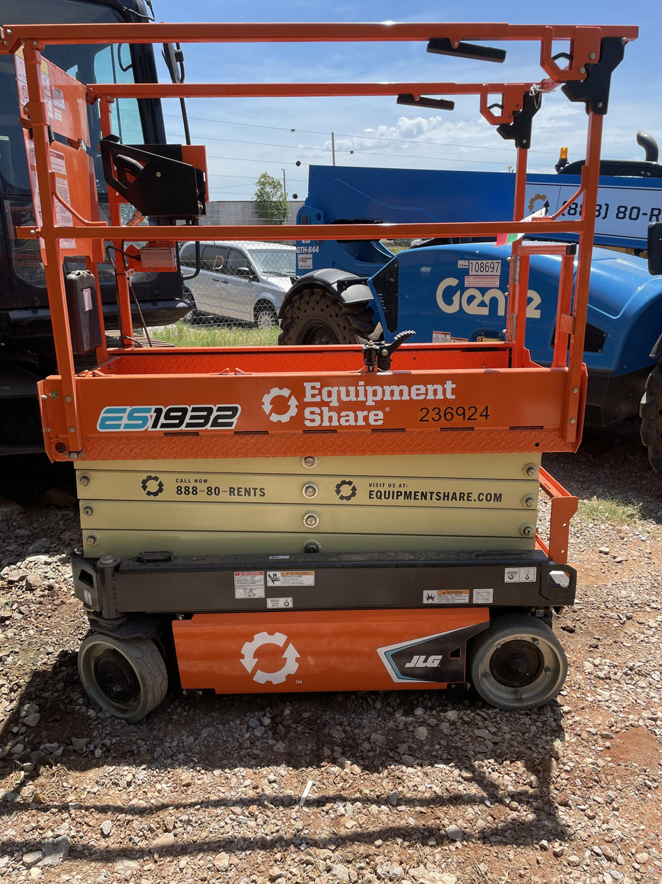 2022 JLG ES1932