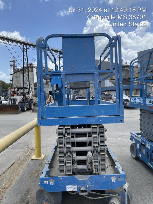 2019 Genie GS-4047 Folding rails with half height swing gate