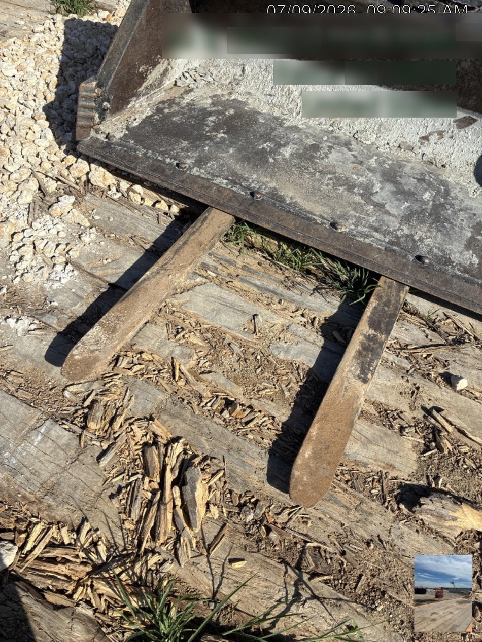 2022 ARROW MATERIAL HANDLING 72" Pallet Forks - Arrow
