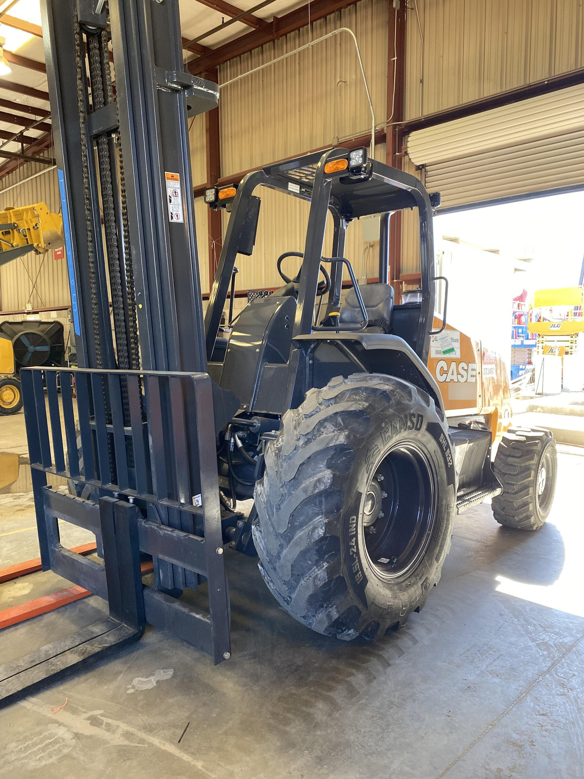 2023 CASE 588H