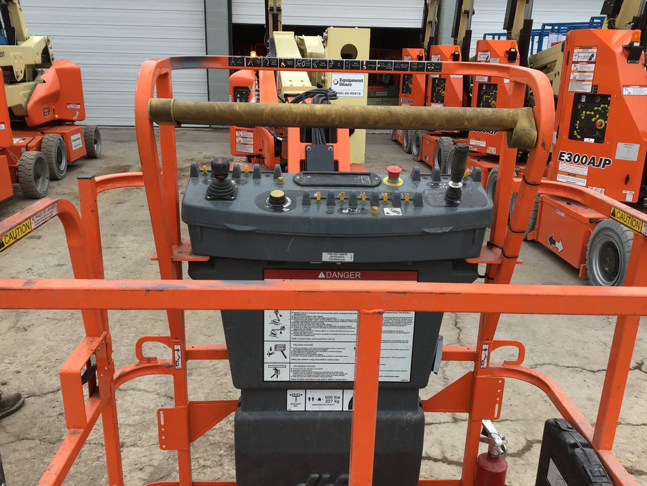 2019 JLG E400AJPN