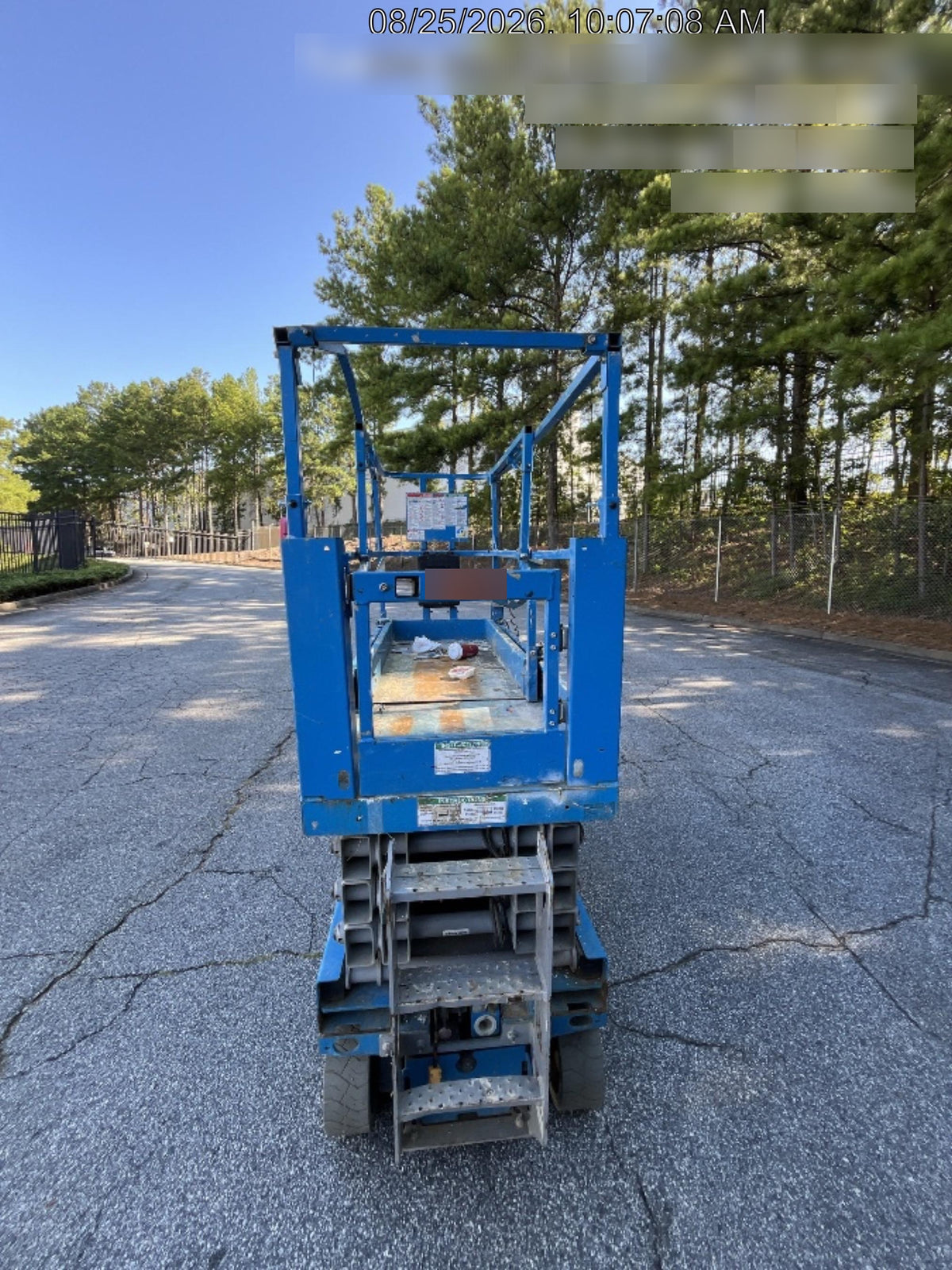 2019 Genie GS-2632 Folding rails with half height swing gate