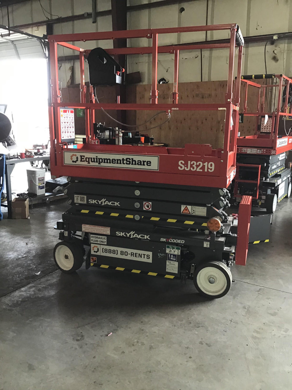 2020 Skyjack SJIII-3219 Solid NM Tires, Half height spring hinged entry gate, Dual Beacons, 800W Inverter