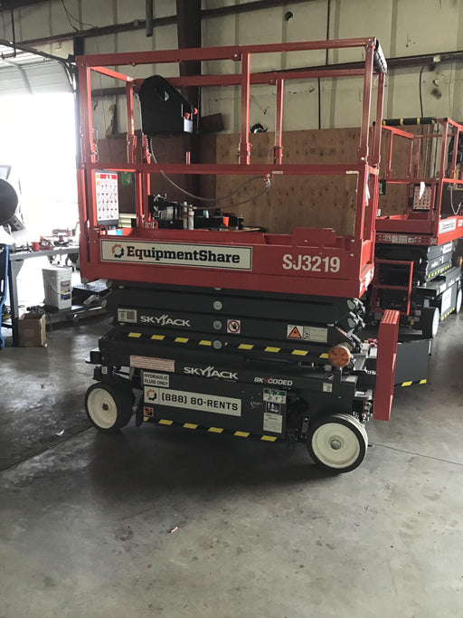 2020 Skyjack SJIII-3219 Solid NM Tires, Half height spring hinged entry gate, Dual Beacons, 800W Inverter